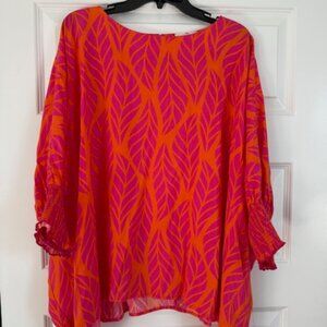 NWT Entro Women's Red & Pink Leaf Design Round Neck Top - Size Large